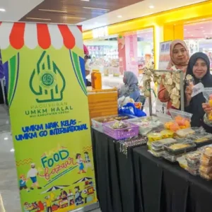 UMKM Halal Binaan MUI Gresik Ramaikan Bazar KADIN, Produk Lokal Laris Manis di Icon Mall