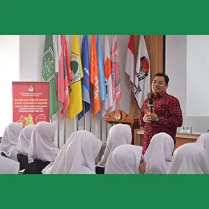 KPU Gresik Kedatangan Para Pemilih Pemula Dari SMANU 2 Gresik
