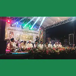 KH Abraham Naja dan Gus Aflakha Mangkunegara Guncangkan Leran Manyar dengan Bersholawat