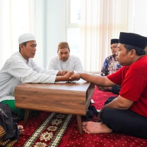 Dari Hati Nurani, Isa Mantap Memeluk Islam di Kantor MUI Gresik