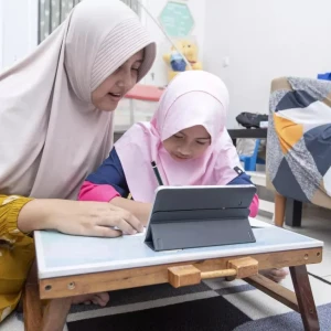 Mendidik Anak di Era Digital: Meramu Keniscayaan Teknologi dan Keteladanan