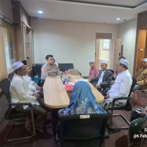 Dorong Penertiban Miras dan Warung Remang-remang Jelang Ramadan, MUI Kecamatan Gresik Silaturahim dengan Polsek Kota