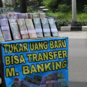 Bolehkah Menukar Uang Baru di Pinggir Jalan Jelang Idulfitri? Ini Penjelasan Ulama
