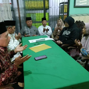 Tersentuh Didikan Nenek, Perempuan 20 Tahun Masuk Islam Dituntun Ketua MUI Driyorejo